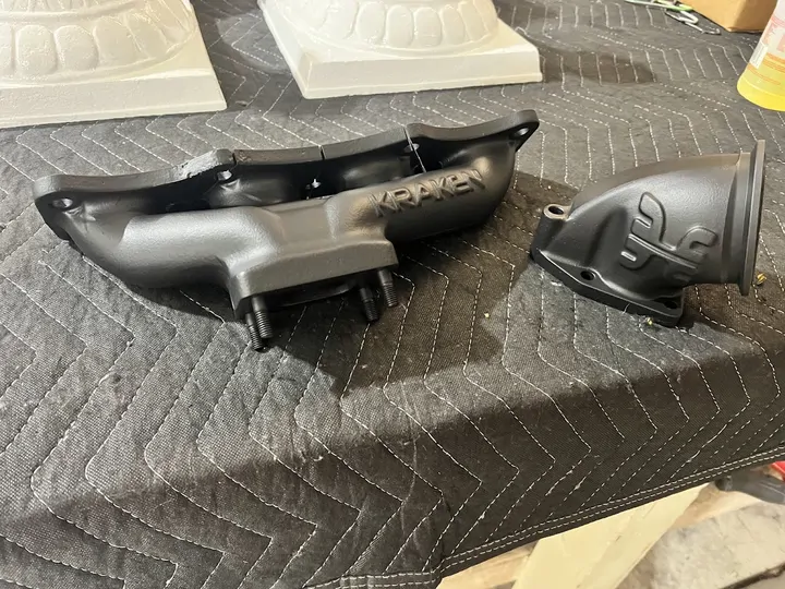 Textured gray turbo manifold